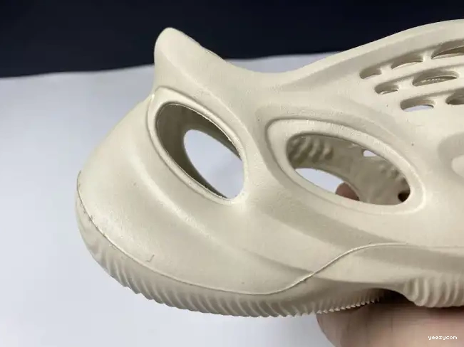 Yeezy RNNR Adidas FY4567 Sand Foam 0620